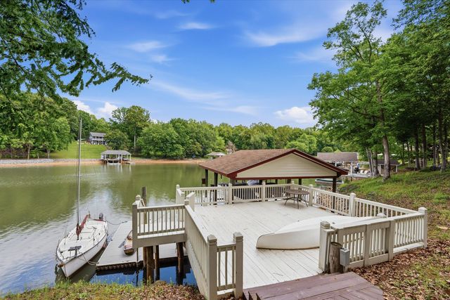 214 Twin Chimneys DR, Wirtz, VA 24184
