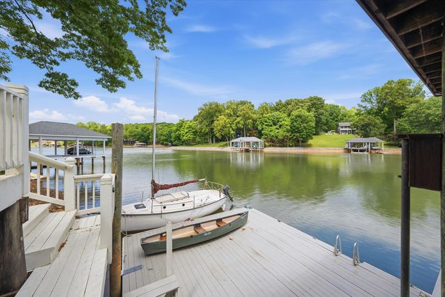 214 Twin Chimneys DR, Wirtz, VA 24184