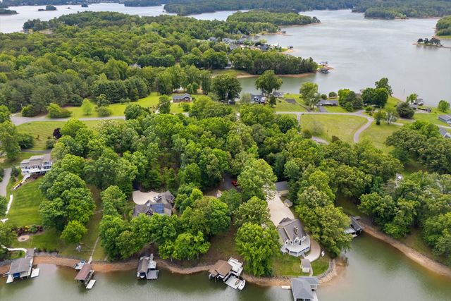 214 Twin Chimneys DR, Wirtz, VA 24184
