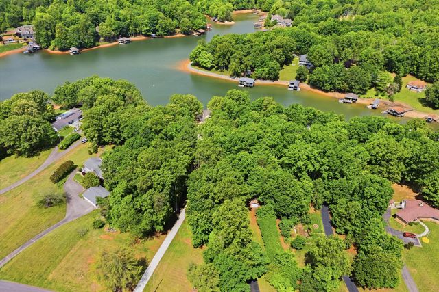 214 Twin Chimneys DR, Wirtz, VA 24184