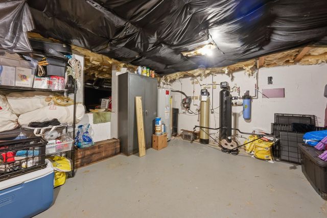 214 Twin Chimneys DR, Wirtz, VA 24184