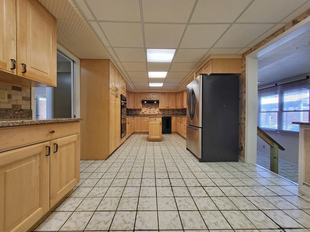 5795 Taft Place, Merrillville, IN 46410