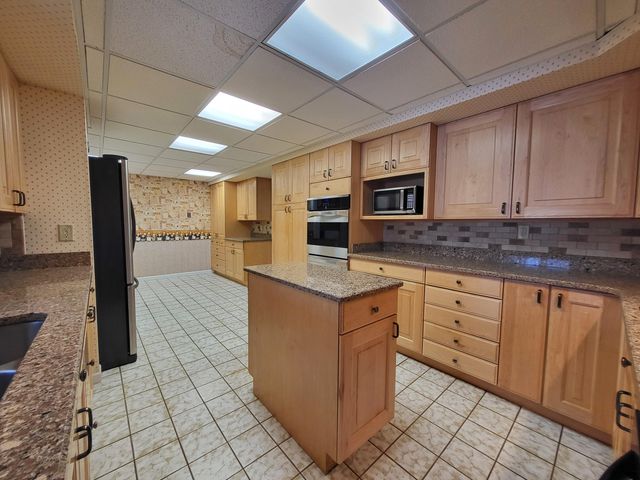 5795 Taft Place, Merrillville, IN 46410