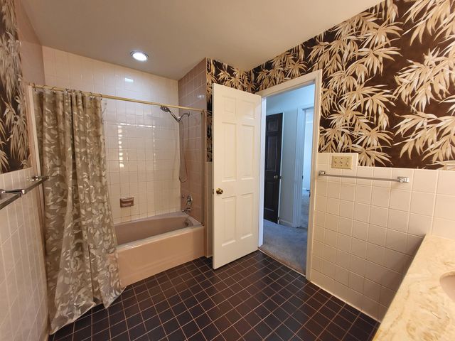 5795 Taft Place, Merrillville, IN 46410