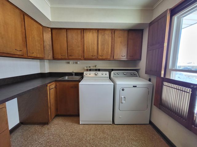 5795 Taft Place, Merrillville, IN 46410