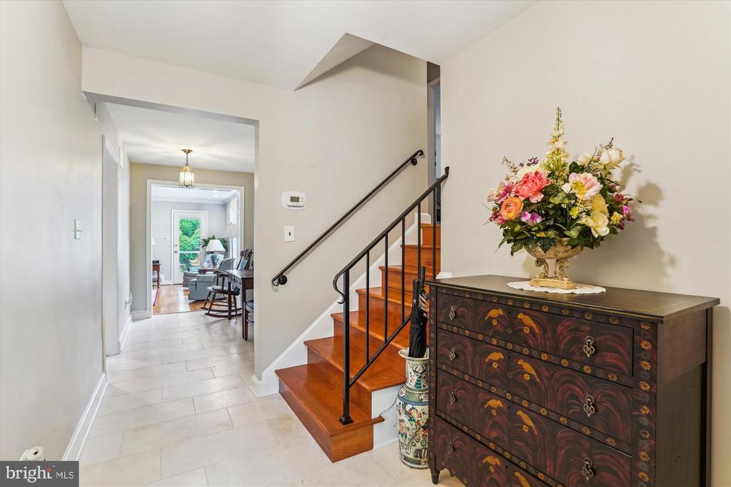 8710 LOWELL ST, Bethesda, MD 20817