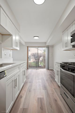 231 IVY Court 231, Streamwood, IL 60107