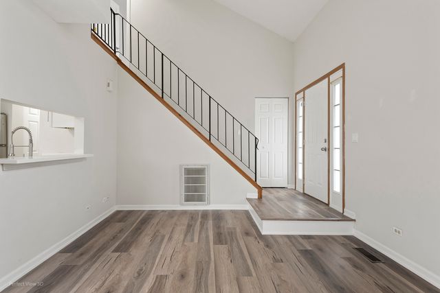 231 IVY Court 231, Streamwood, IL 60107