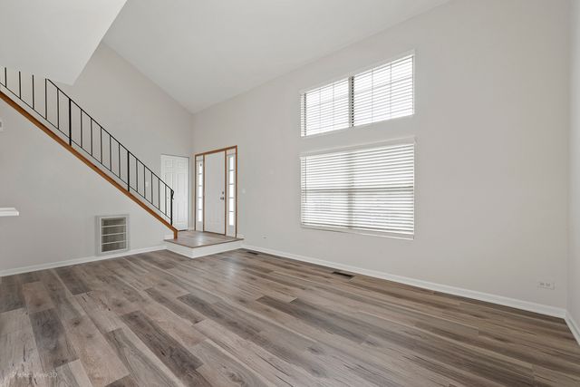 231 IVY Court 231, Streamwood, IL 60107