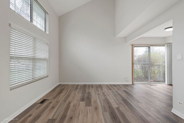 231 IVY Court 231, Streamwood, IL 60107