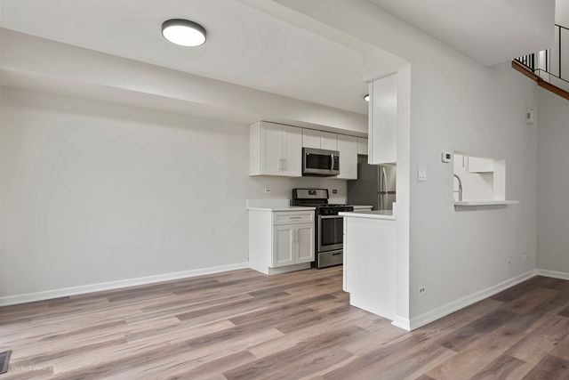 231 IVY Court 231, Streamwood, IL 60107