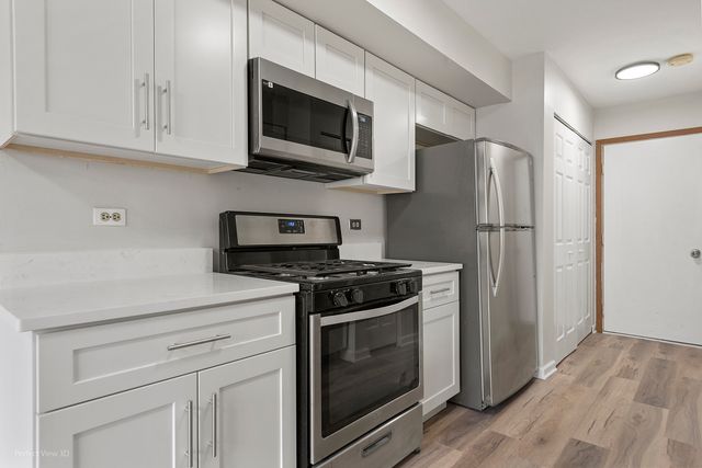 231 IVY Court 231, Streamwood, IL 60107