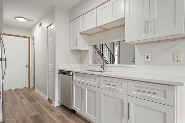 231 IVY Court 231, Streamwood, IL 60107