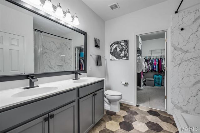 263 Thorn Brook Drive, O'fallon, MO 63366