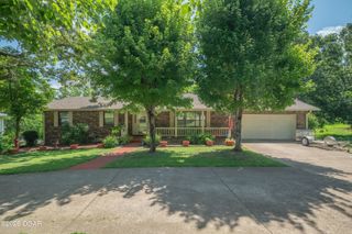 2111 S High Street, Neosho, MO 64850