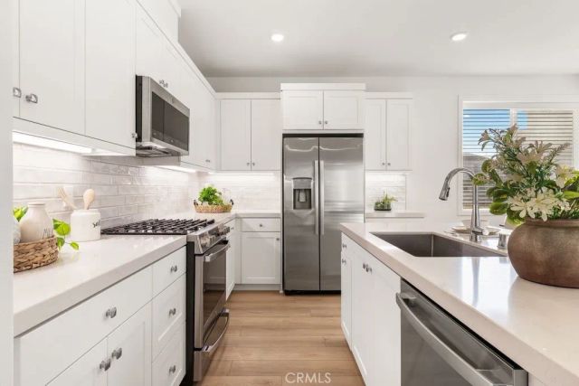470 Lobata, Irvine, CA 92618