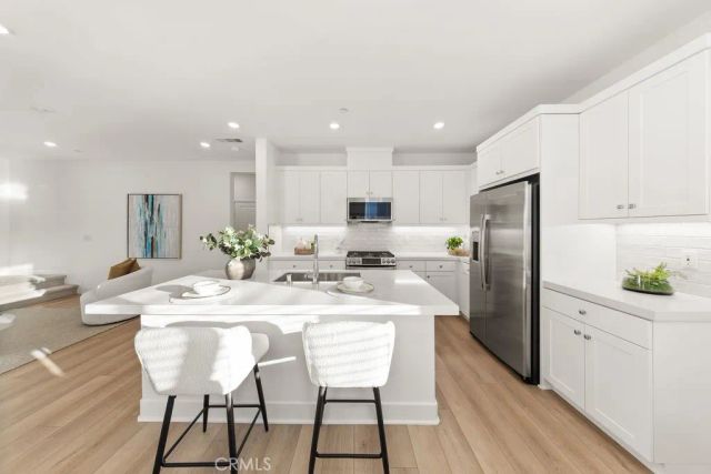470 Lobata, Irvine, CA 92618