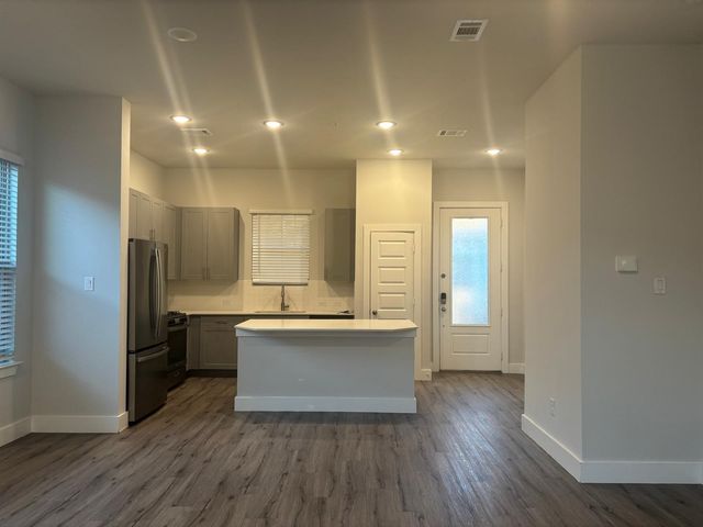 825 W Mayfield Road 224, Arlington, TX 76015