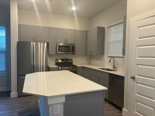 825 W Mayfield Road 224, Arlington, TX 76015