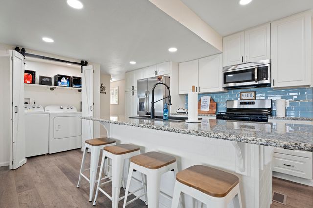 24721 S 613 Road, Grove, OK 74344