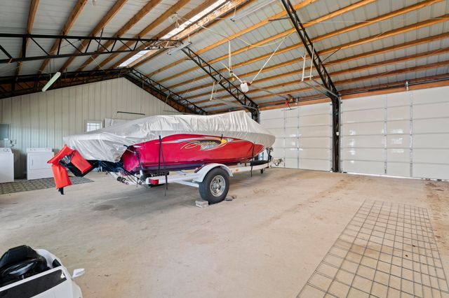 24721 S 613 Road, Grove, OK 74344