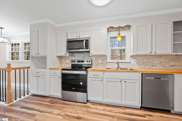 101 Nottingham Lane, Easley, SC 29640