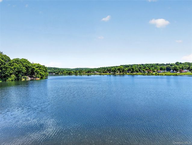 175 W Lakeshore Drive, Carmel, NY 10512