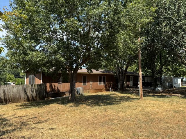 168 County Road 193, Gainesville, TX 76240