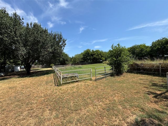 168 County Road 193, Gainesville, TX 76240