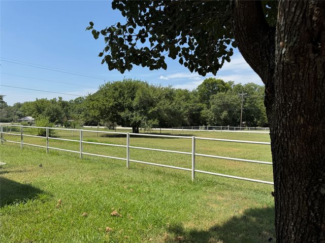 168 County Road 193, Gainesville, TX 76240