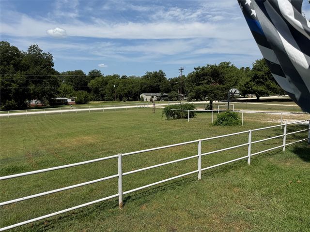 168 County Road 193, Gainesville, TX 76240