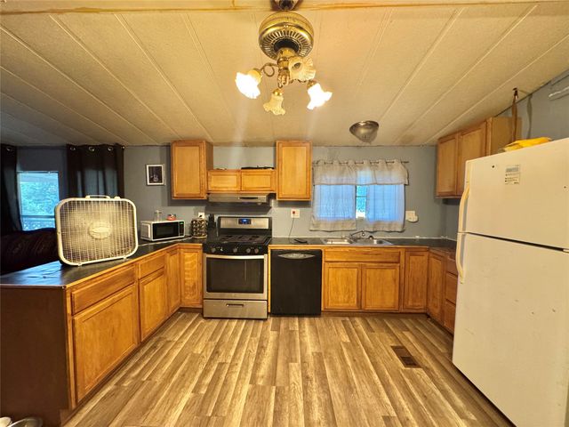 168 County Road 193, Gainesville, TX 76240