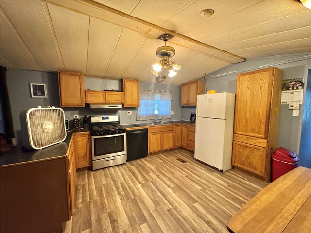 168 County Road 193, Gainesville, TX 76240