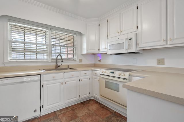 858 Fair Oaks Drive, Macon, GA 31204