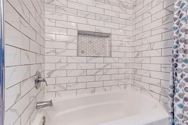 1042 Hillcrest Drive, East Alton, IL 62024