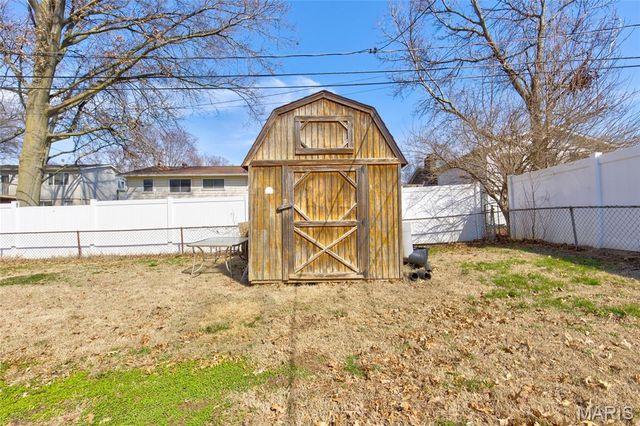 1042 Hillcrest Drive, East Alton, IL 62024