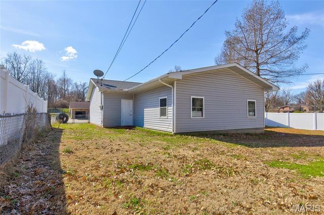 1042 Hillcrest Drive, East Alton, IL 62024