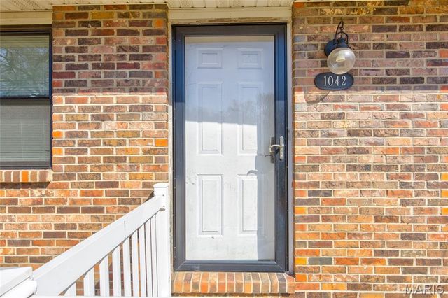 1042 Hillcrest Drive, East Alton, IL 62024