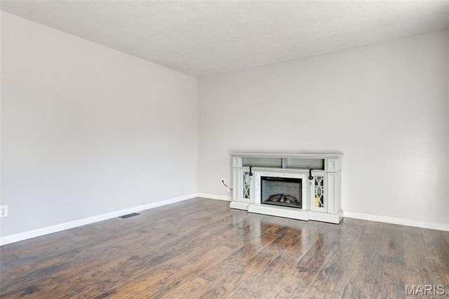 1042 Hillcrest Drive, East Alton, IL 62024