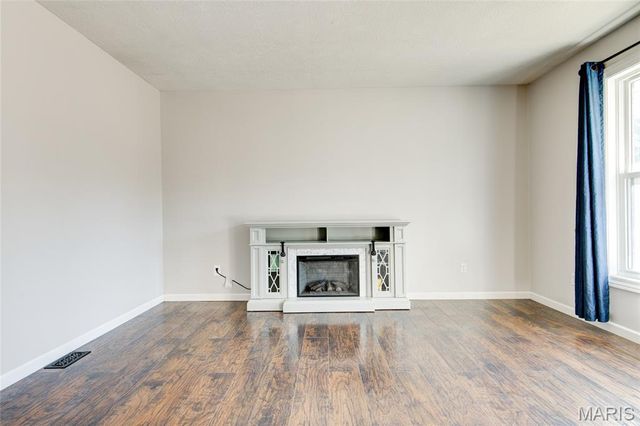 1042 Hillcrest Drive, East Alton, IL 62024