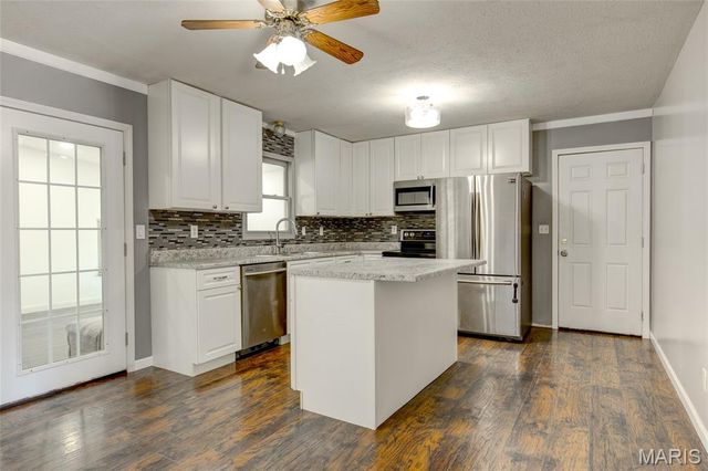 1042 Hillcrest Drive, East Alton, IL 62024