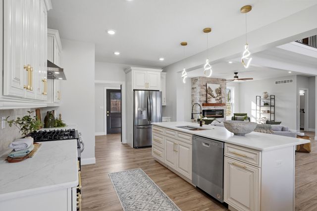 4403 GLEN EAGLE DR, Columbia, MO 65203