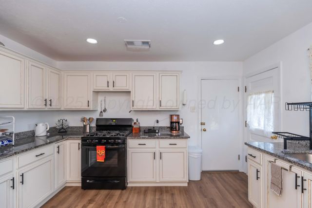 1530 N Williston Street, Pampa, TX 79065