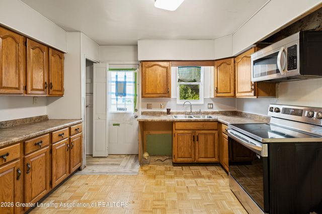 3812 Wainwright Avenue, Lansing, MI 48911