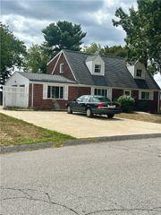 1000 Delyla, Bethel Park, PA 15102