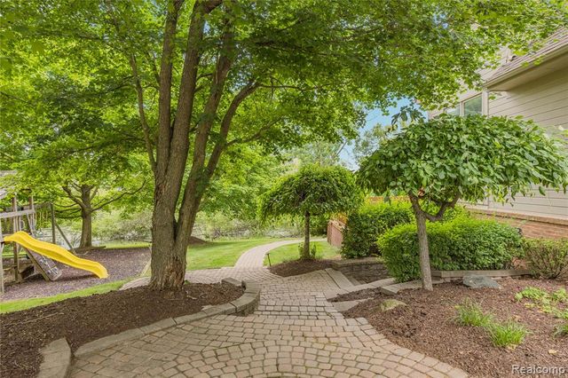6567 Claremore Court, West Bloomfield, MI 48322