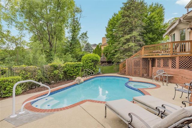 6567 Claremore Court, West Bloomfield, MI 48322