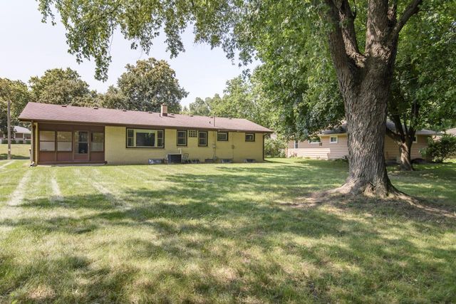 700 Lemira AVENUE, Waukesha, WI 53188