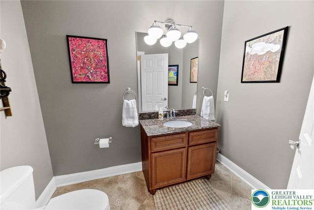 210 Sonny Drive, Bushkill Twp, PA 18091
