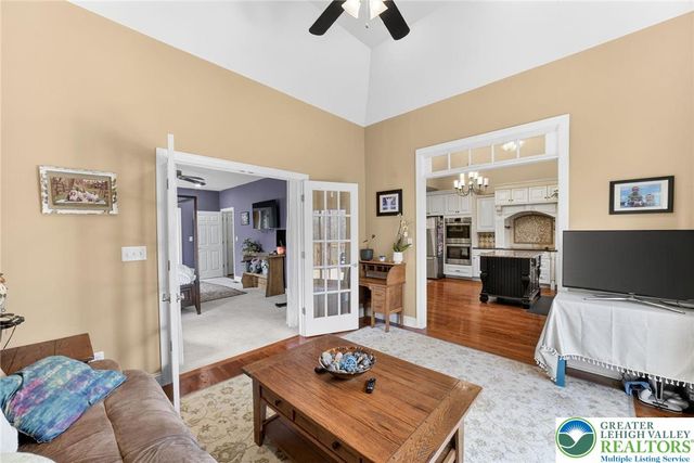 210 Sonny Drive, Bushkill Twp, PA 18091